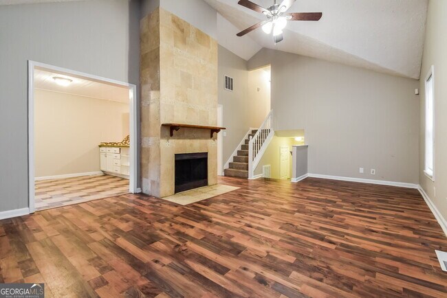 Building Photo - 4428 Lucy Ln SW