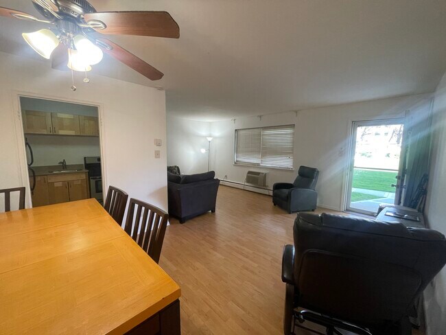 Foto del edificio - 10 Glen Hollow Dr
