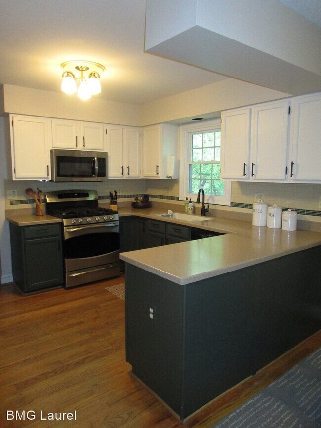 Building Photo - 4 br, 3.5 bath House - 1600 Featherwood St