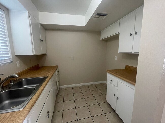 Foto del edificio - 3 Bedroom, 2 Bath Condo, Located in Calimesa