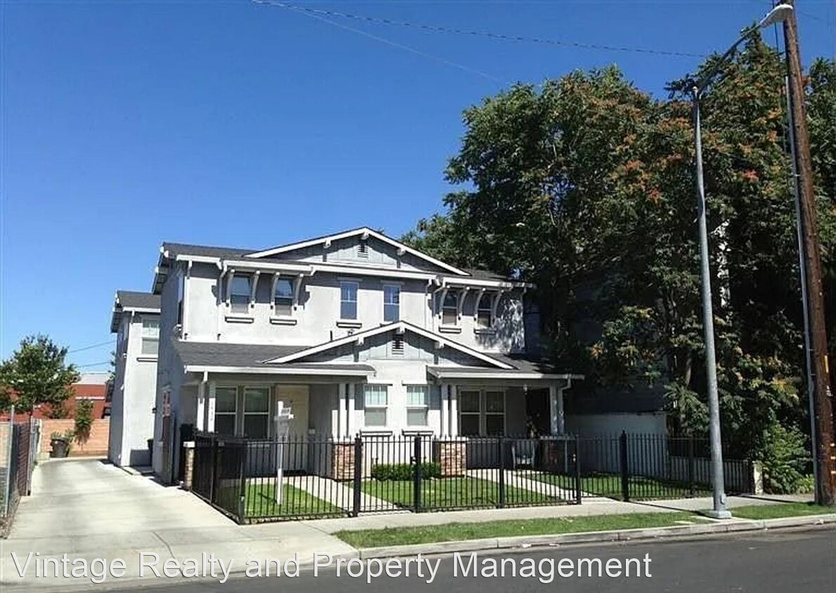 Primary Photo - 3 br, 2.5 bath House - 1430 N. Commerce St...