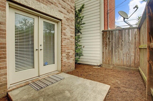 Foto del edificio - 2705 Rutland St
