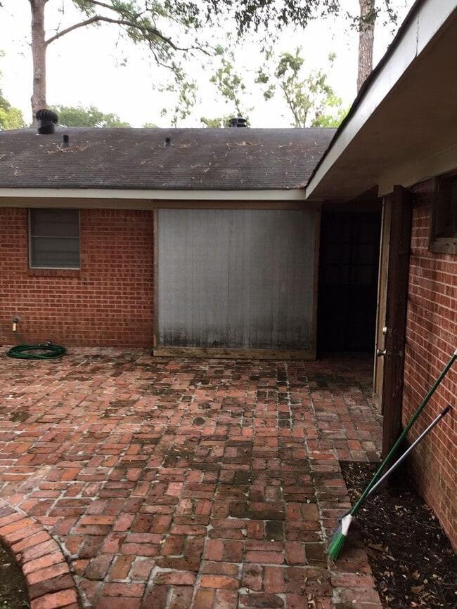 Building Photo - 529 Yolanda Ln