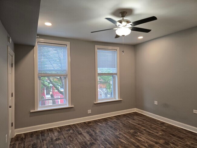 Foto del edificio - 1328 W 19th St