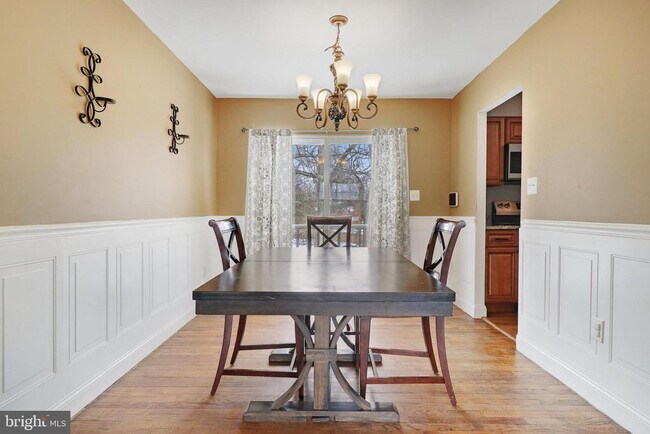 Building Photo - 8136 Comet Dr