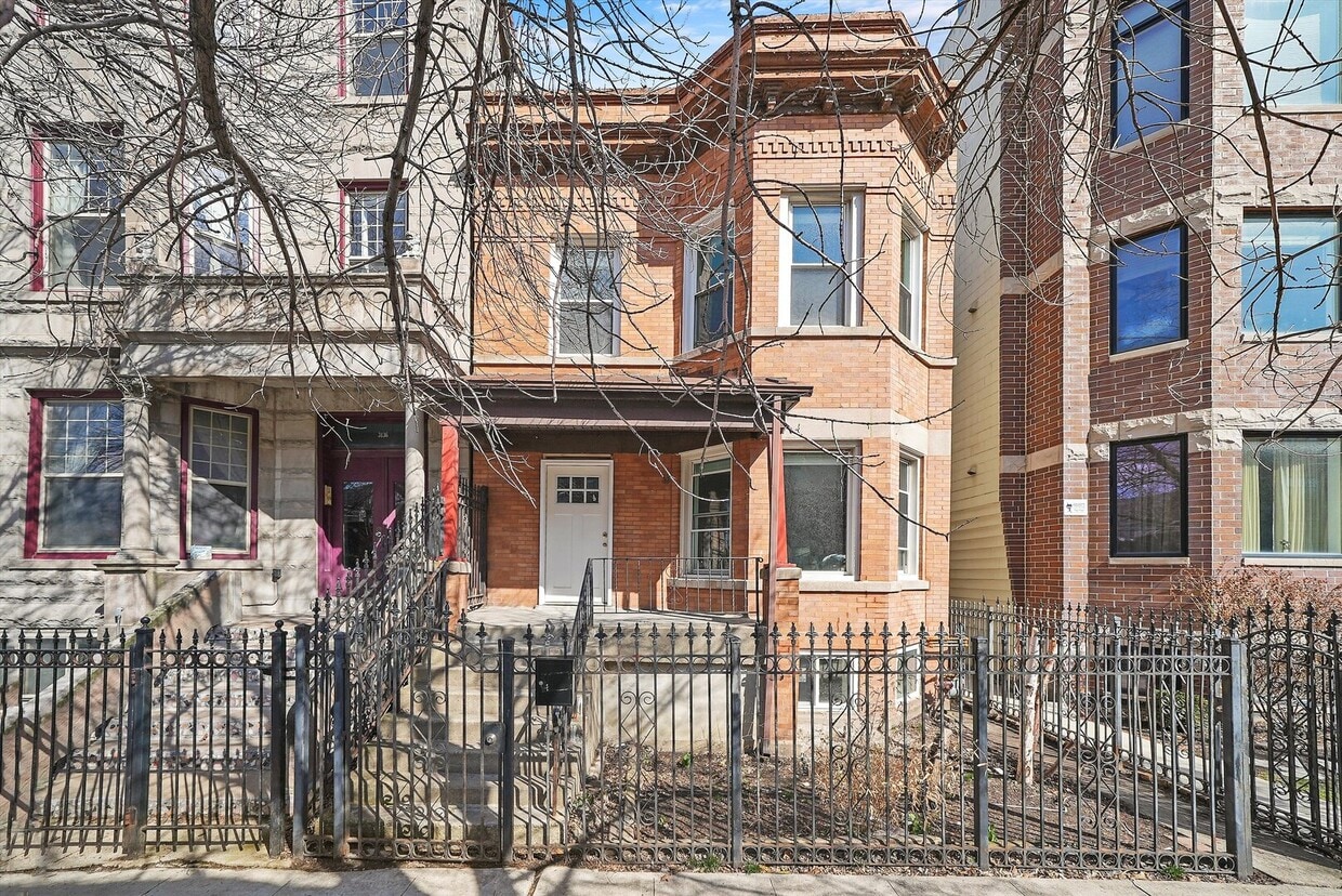 Primary Photo - 3134 W Fullerton Ave