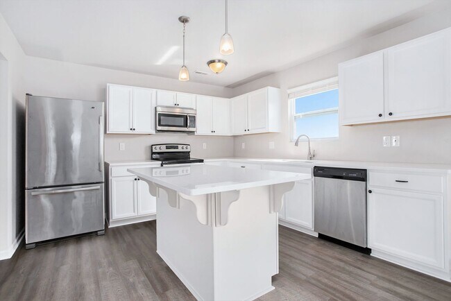 Building Photo - Best Priced, Largest Floorplan Available f...