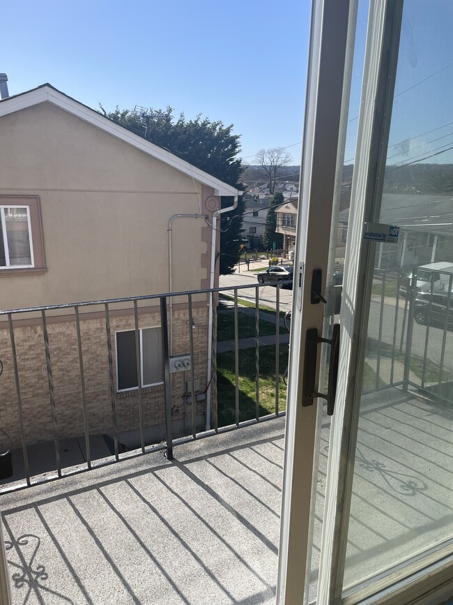 Building Photo - 52 Piave Ave