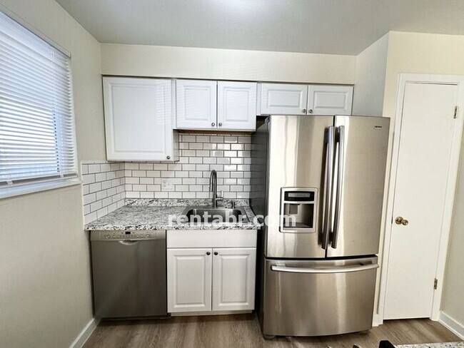 Building Photo - Gorgeous Remodeled Duplex in Westminster-A...