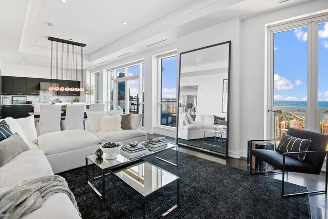 Building Photo - 11 E Walton St