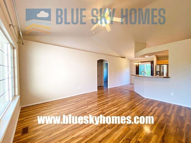 Foto del edificio - 3228 E Dry Springs Ave
