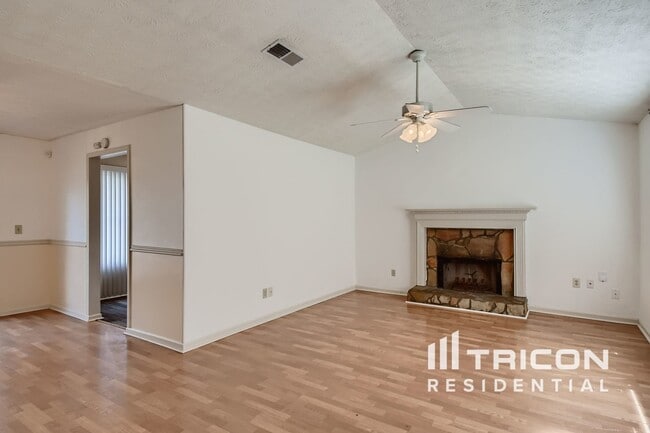 Building Photo - 218 River Birch Dr