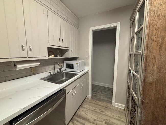 Foto del edificio - 8614 Ridge Rd