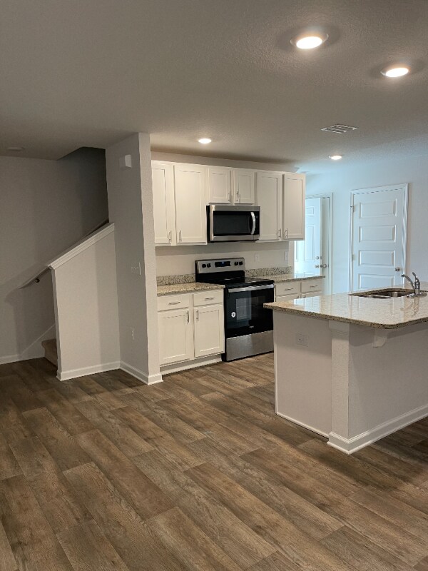 Building Photo - 7530 Oak Lake Blvd