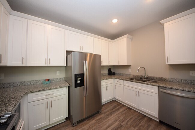 Foto del edificio - Spacious Luxury 2-Bed, 2-Bath Home in Longfellow – Available June 5th!