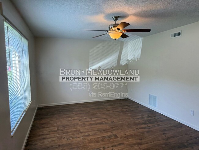 Foto del edificio - 1811 Meadowland Ln
