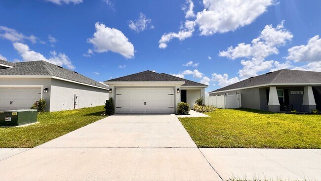 Foto del edificio - BEAUTIFUL 3-Bed, 3-Bath Home with Spacious...