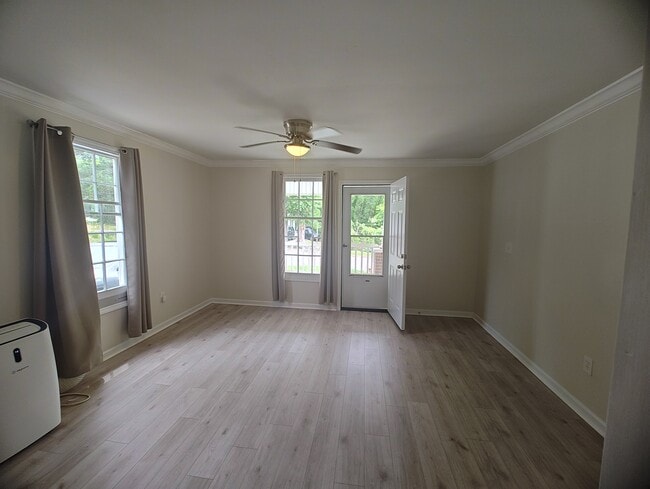 Building Photo - 322 Elm St