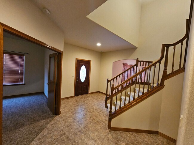 Building Photo - 3 Bedroom Home in Horn Rapids For Rent