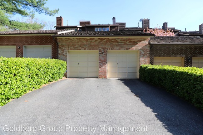 Building Photo - 10703 Gloxinia Dr