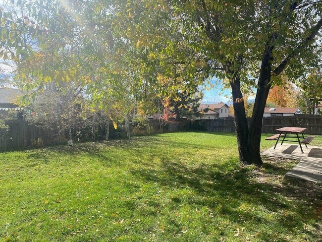 Foto del edificio - 538 Heather Rd