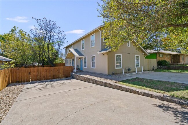 Foto del edificio - 3107 E 13th St