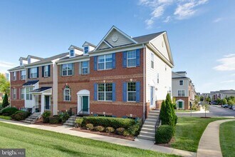Building Photo - 7931 Silver Oak Rd
