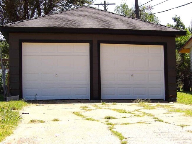 Building Photo - 2604 NW Pollard Ave