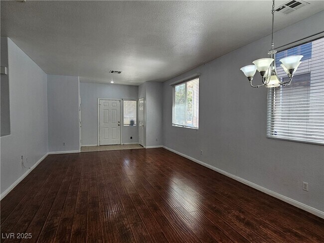 Foto del edificio - 8836 Kingswood Dr