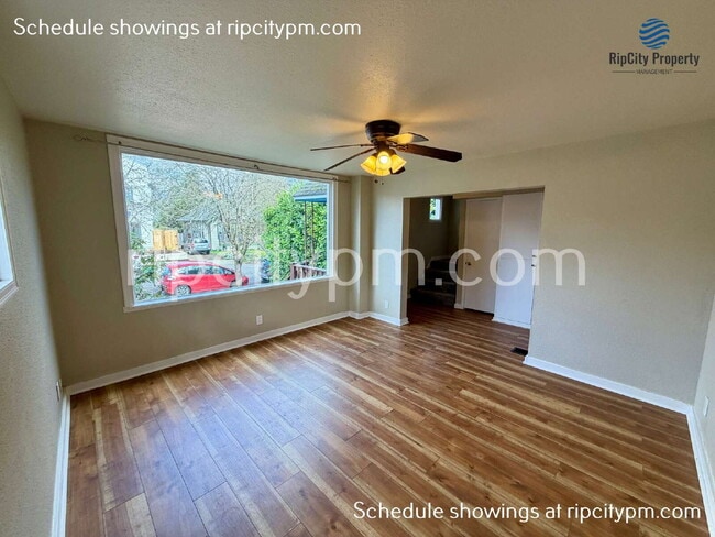 Building Photo - 1728 SE Clatsop St