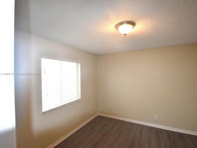 Foto del edificio - 9667 SW 3rd St