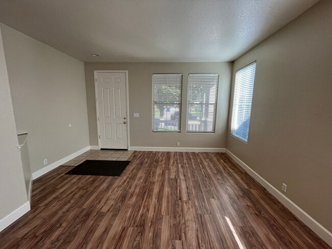 Foto del edificio - 4 Bed | 2 Bath | 1659SF | Tenant Pays $195...
