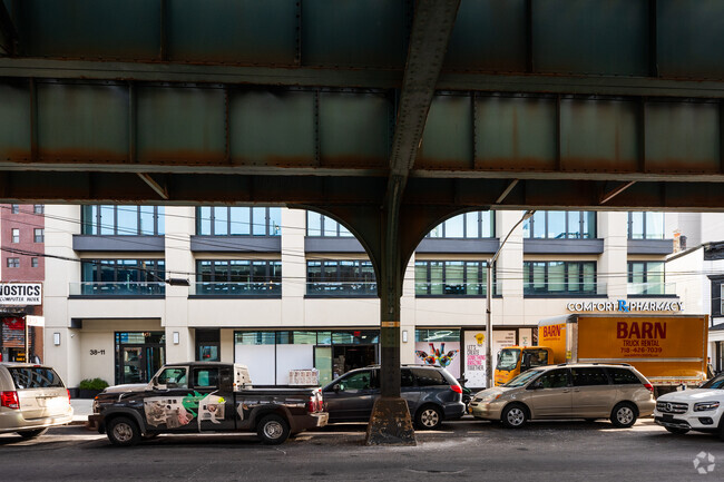 Building Photo - Line LIC
