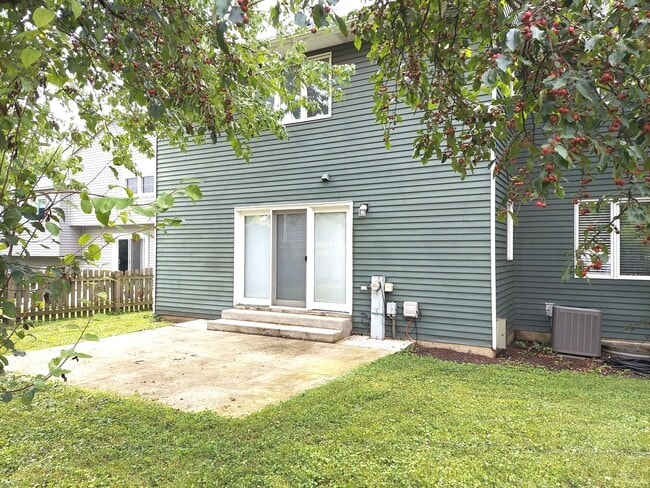Building Photo - 2304 Nottingham Dr