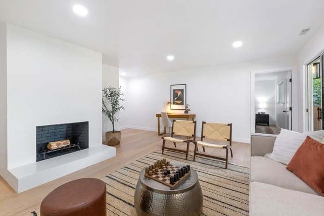 Foto del edificio - 148 Exbourne Ave