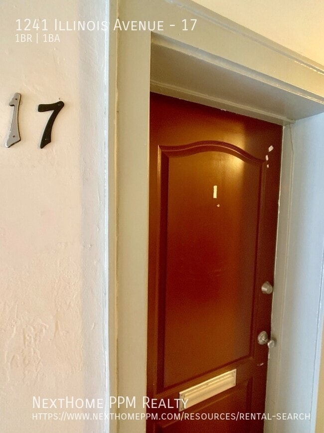 Building Photo - Dormont 1st floor 1 Bedroom with Office, G...