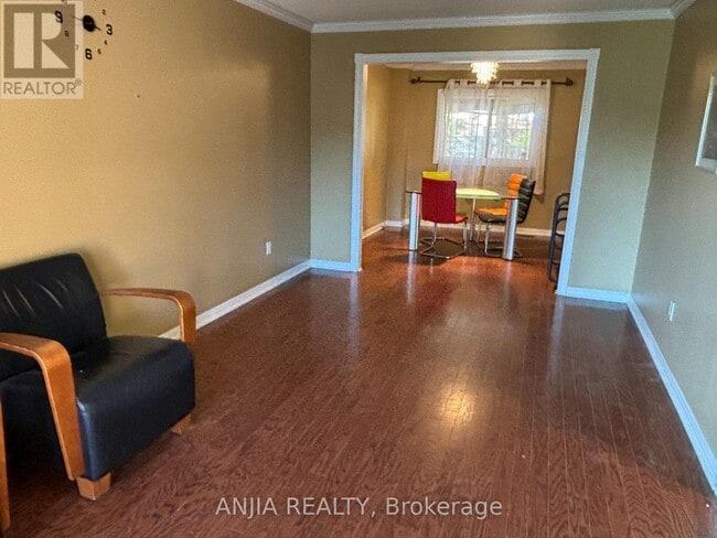 Building Photo - 555 Raymerville Dr