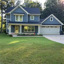 Building Photo - 2210 Chaparral Dr SW