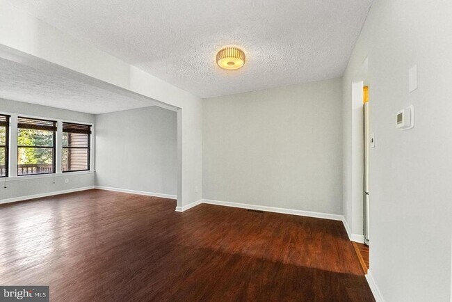 Building Photo - 23348 Red Oak Ct