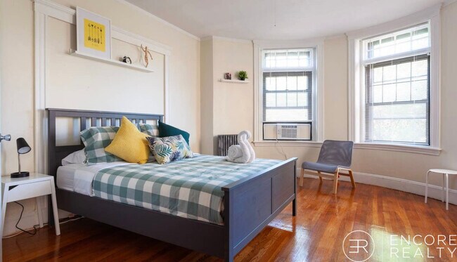 Building Photo - 1247 Beacon St