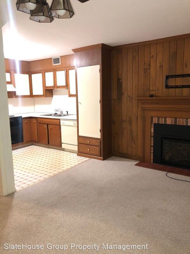 Building Photo - 2 br, 1.5 bath House - 984 E Maple St