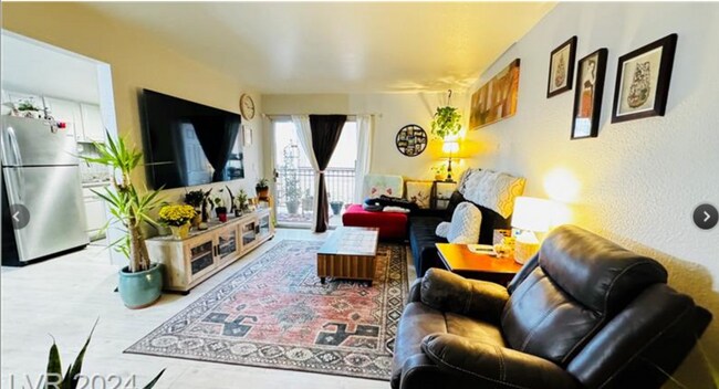 Foto del edificio - 5098 River Glen #203 Fully Furnished
