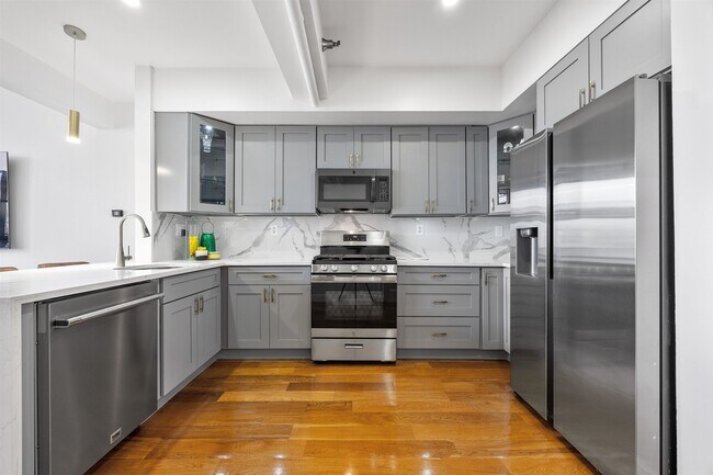 Foto del edificio - 300 Communipaw Ave