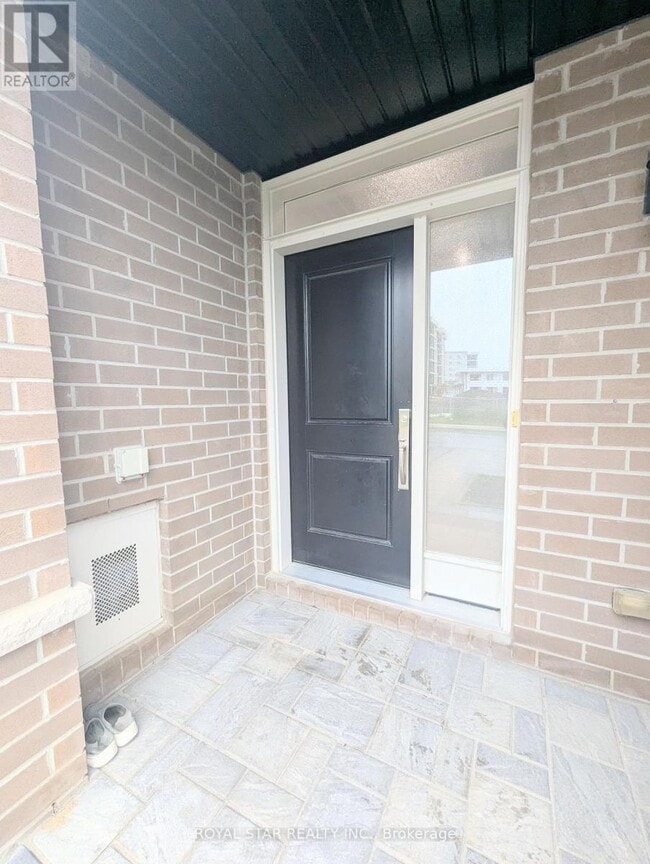 Building Photo - 421 Livery St