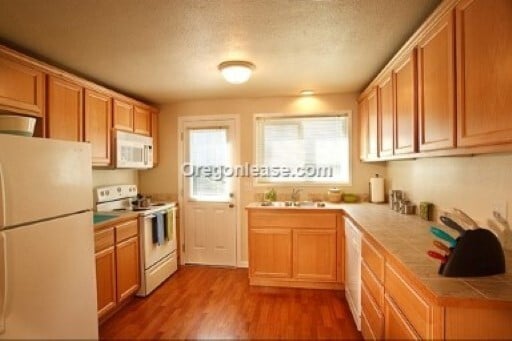 Foto del edificio - One bedroom pet friendly second floor unit near downtown Eugene.