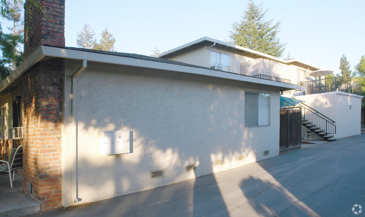 Building Photo - 3989 Starview Dr