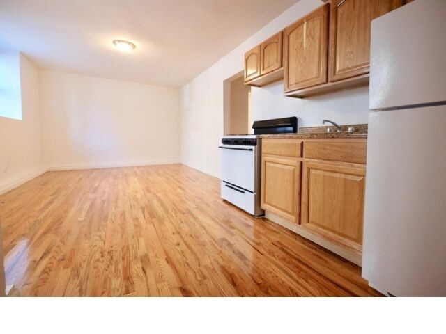 Primary Photo - 2390 Davidson Ave