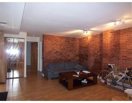 Building Photo - 87 Gainsborough St