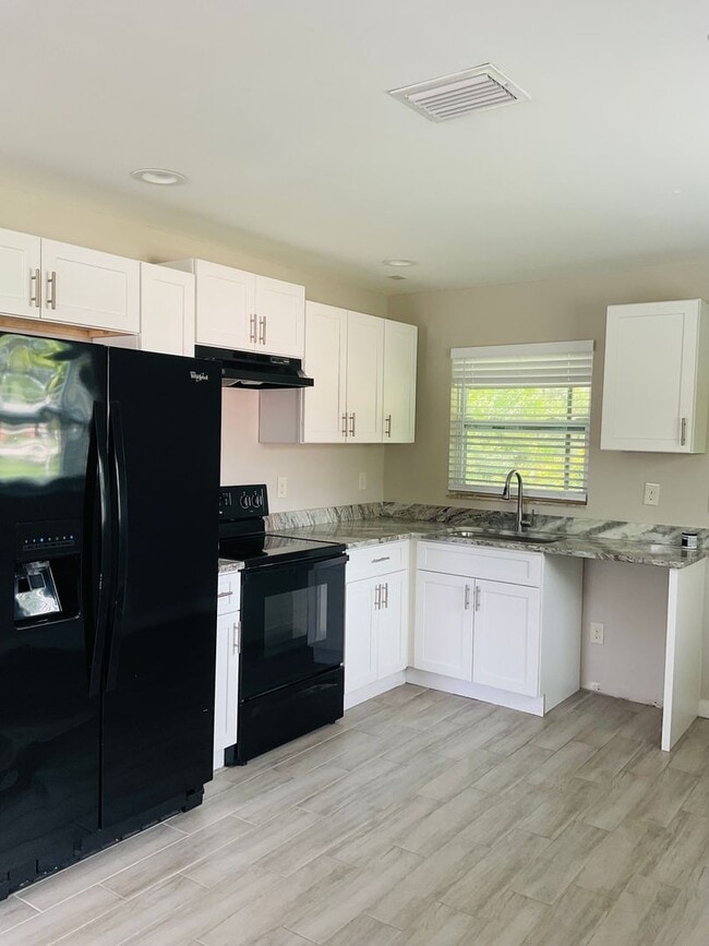 1120/1122 SOUTHDALE RD - 1120/1122 SOUTHDALE RD Apartment