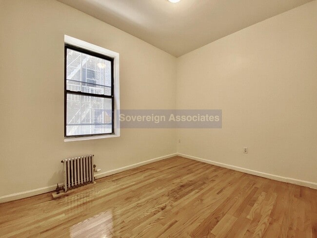 Building Photo - 12 Pinehurst Ave